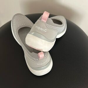 💥VionicSlip-on Shoes- size 6.5💥